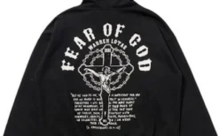 Warren Lotas Hoodie The Ultimate Streetwear Essential