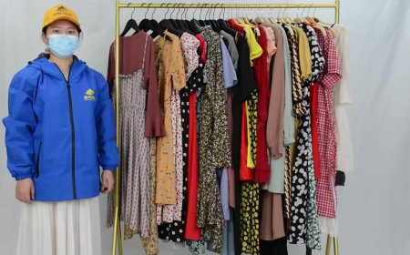 Wholesale Clothing, Scarves, and Accessories Trends to Watch in the UK Fashion Scene